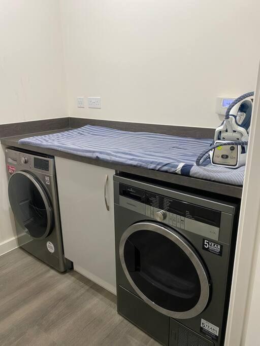 4-Room Detached Furnished Home With Parking Leicester Exterior photo